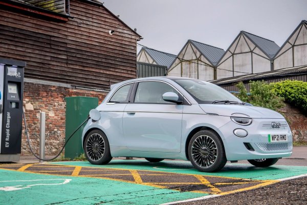 Fiat 500e Charging